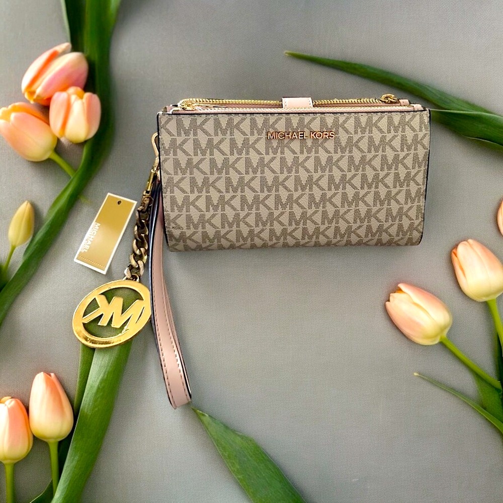 Michael Kors Wristlet. Large Jet Set Blush Multi Huge organization - Picture 2 of 15